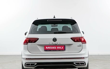 Volkswagen Tiguan II, 2021 год, 4 107 444 рублей, 4 фотография