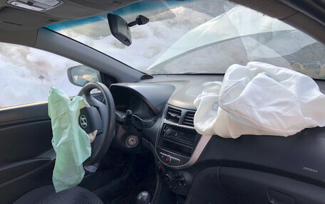 Hyundai Solaris II рестайлинг, 2015 год, 350 000 рублей, 5 фотография