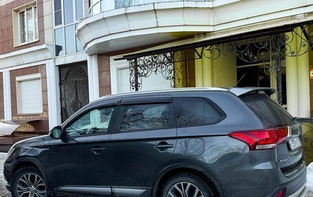 Mitsubishi Outlander III рестайлинг 3, 2015 год, 1 950 000 рублей, 9 фотография