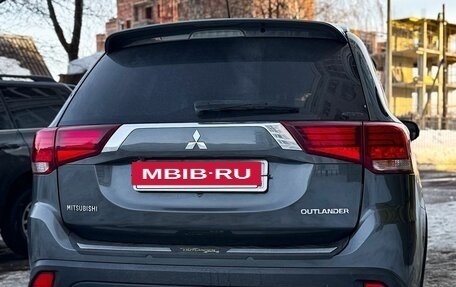 Mitsubishi Outlander III рестайлинг 3, 2015 год, 1 950 000 рублей, 2 фотография