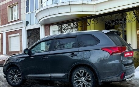 Mitsubishi Outlander III рестайлинг 3, 2015 год, 1 950 000 рублей, 8 фотография