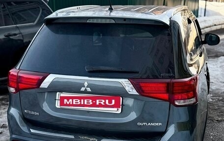 Mitsubishi Outlander III рестайлинг 3, 2015 год, 1 950 000 рублей, 4 фотография