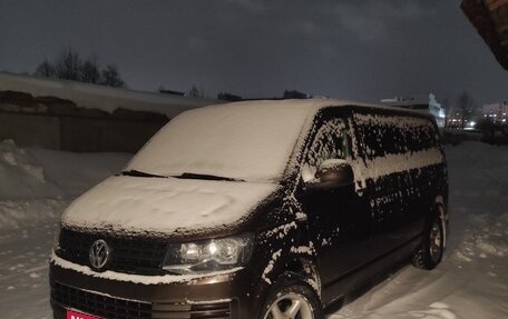 Volkswagen Caravelle T6 рестайлинг, 2016 год, 2 800 000 рублей, 1 фотография