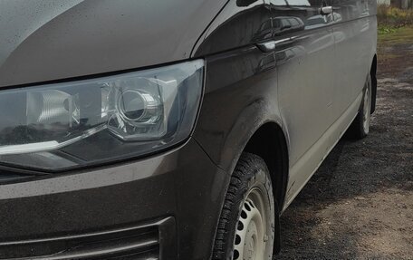 Volkswagen Caravelle T6 рестайлинг, 2016 год, 2 800 000 рублей, 7 фотография