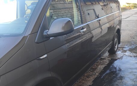 Volkswagen Caravelle T6 рестайлинг, 2016 год, 2 800 000 рублей, 10 фотография