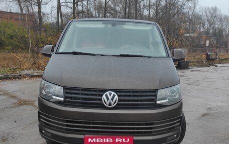 Volkswagen Caravelle T6 рестайлинг, 2016 год, 2 800 000 рублей, 4 фотография