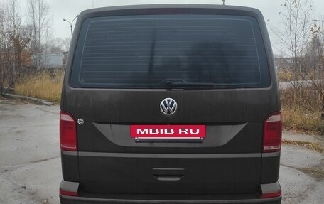 Volkswagen Caravelle T6 рестайлинг, 2016 год, 2 800 000 рублей, 3 фотография