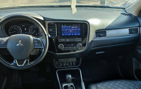 Mitsubishi Outlander III рестайлинг 3, 2018 год, 2 250 000 рублей, 4 фотография