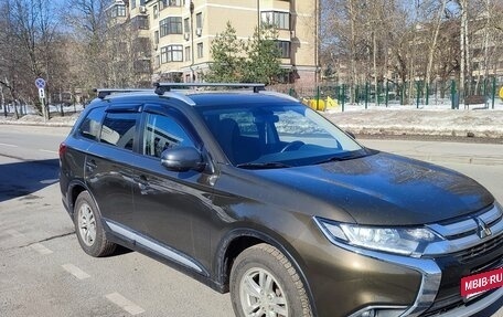 Mitsubishi Outlander III рестайлинг 3, 2018 год, 2 250 000 рублей, 11 фотография