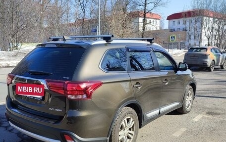 Mitsubishi Outlander III рестайлинг 3, 2018 год, 2 250 000 рублей, 12 фотография