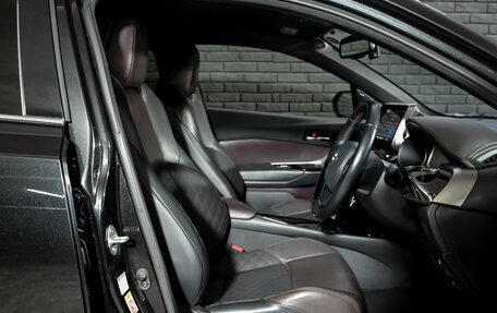 Toyota C-HR I рестайлинг, 2018 год, 2 370 000 рублей, 11 фотография