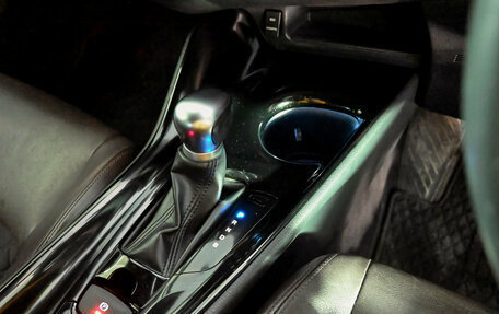 Toyota C-HR I рестайлинг, 2018 год, 2 370 000 рублей, 16 фотография