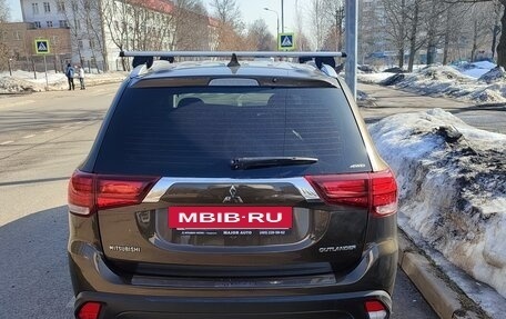 Mitsubishi Outlander III рестайлинг 3, 2018 год, 2 250 000 рублей, 16 фотография