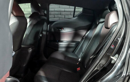 Toyota C-HR I рестайлинг, 2018 год, 2 370 000 рублей, 21 фотография