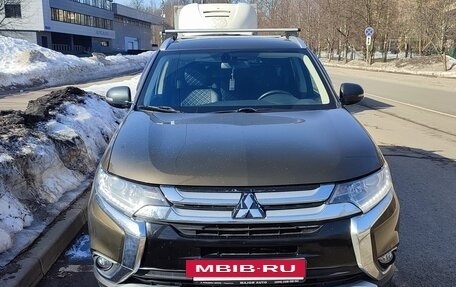 Mitsubishi Outlander III рестайлинг 3, 2018 год, 2 250 000 рублей, 7 фотография