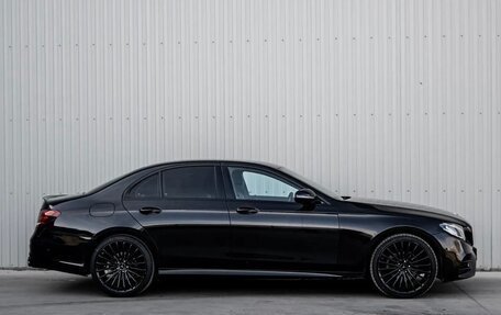 Mercedes-Benz E-Класс, 2017 год, 2 500 000 рублей, 4 фотография