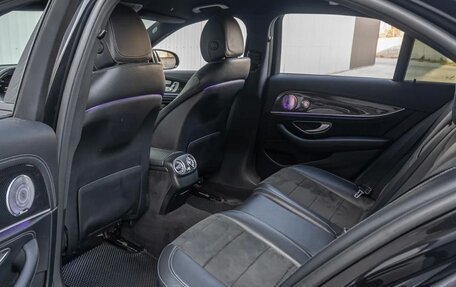 Mercedes-Benz E-Класс, 2017 год, 2 500 000 рублей, 11 фотография