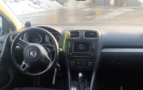 Volkswagen Golf VI, 2011 год, 900 000 рублей, 2 фотография