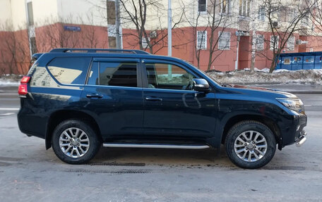 Toyota Land Cruiser Prado 150 рестайлинг 2, 2020 год, 6 000 000 рублей, 2 фотография