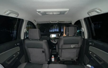 Toyota Wish II, 2004 год, 740 000 рублей, 6 фотография