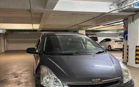 Toyota Wish II, 2004 год, 740 000 рублей, 1 фотография
