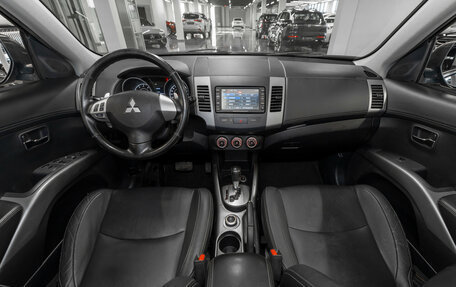 Mitsubishi Outlander III рестайлинг 3, 2011 год, 1 630 000 рублей, 8 фотография