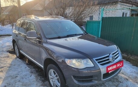 Volkswagen Touareg III, 2010 год, 1 055 000 рублей, 2 фотография