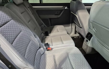 Volkswagen Touran III, 2008 год, 750 000 рублей, 14 фотография