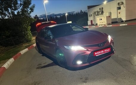 Toyota Camry, 2021 год, 2 900 000 рублей, 2 фотография