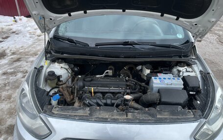 Hyundai Solaris II рестайлинг, 2012 год, 450 000 рублей, 5 фотография