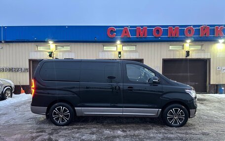 Hyundai Grand Starex Grand Starex I рестайлинг 2, 2019 год, 4 280 000 рублей, 6 фотография