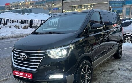 Hyundai Grand Starex Grand Starex I рестайлинг 2, 2019 год, 4 280 000 рублей, 4 фотография