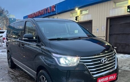 Hyundai Grand Starex Grand Starex I рестайлинг 2, 2019 год, 4 280 000 рублей, 3 фотография