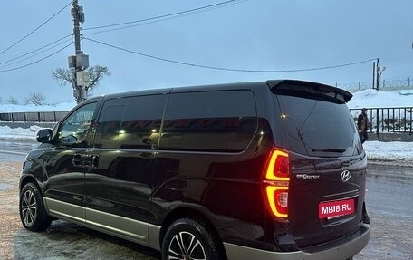 Hyundai Grand Starex Grand Starex I рестайлинг 2, 2019 год, 4 280 000 рублей, 9 фотография