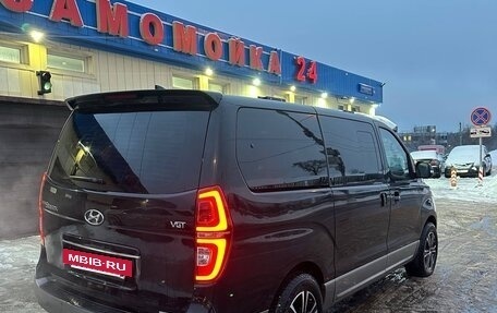 Hyundai Grand Starex Grand Starex I рестайлинг 2, 2019 год, 4 280 000 рублей, 11 фотография