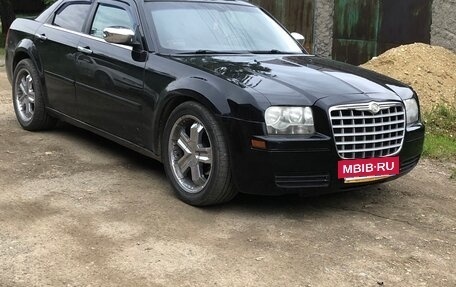 Chrysler 300C II, 2004 год, 800 000 рублей, 2 фотография
