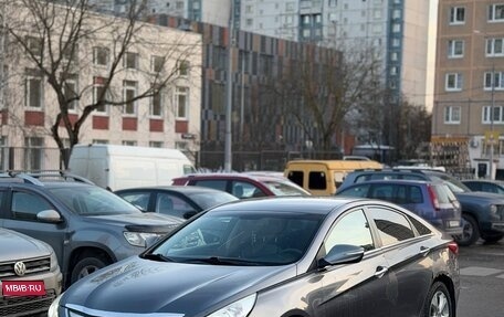 Hyundai Sonata VI, 2010 год, 750 000 рублей, 1 фотография