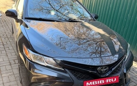 Toyota Camry, 2019 год, 2 290 000 рублей, 1 фотография