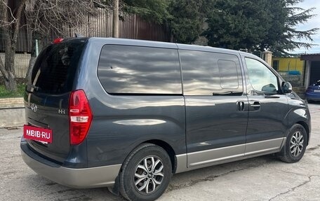 Hyundai H-1 II рестайлинг, 2020 год, 3 300 000 рублей, 4 фотография