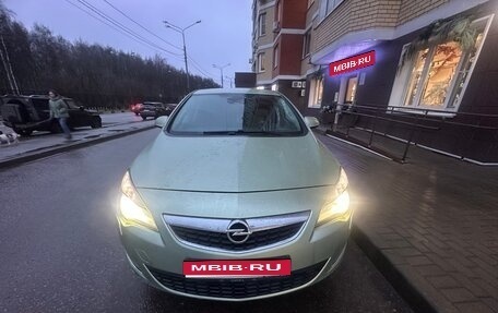 Opel Astra J, 2010 год, 685 000 рублей, 1 фотография