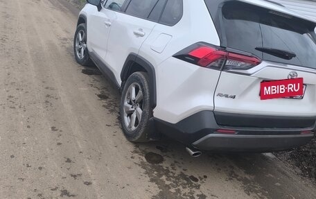 Toyota RAV4, 2020 год, 2 600 000 рублей, 2 фотография