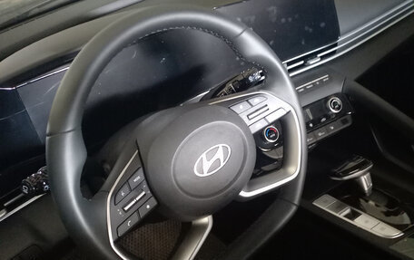 Hyundai Elantra, 2023 год, 2 300 000 рублей, 5 фотография