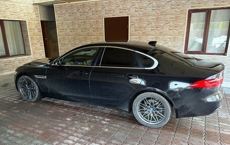 Jaguar XF II, 2017 год, 1 950 000 рублей, 3 фотография