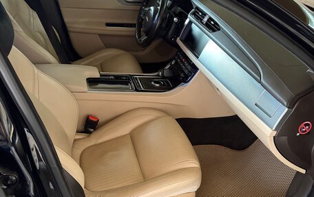 Jaguar XF II, 2017 год, 1 950 000 рублей, 5 фотография