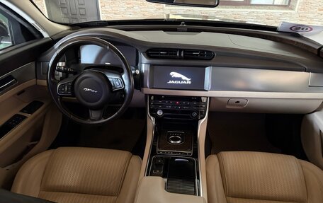 Jaguar XF II, 2017 год, 1 950 000 рублей, 7 фотография