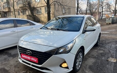 Hyundai Solaris II рестайлинг, 2020 год, 930 000 рублей, 1 фотография