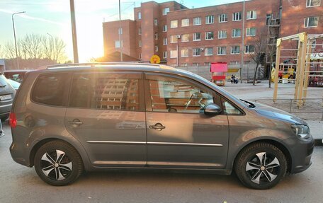 Volkswagen Touran III, 2012 год, 865 000 рублей, 4 фотография