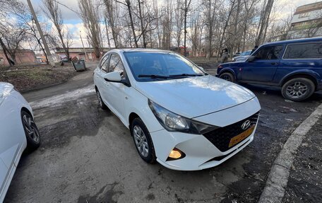 Hyundai Solaris II рестайлинг, 2020 год, 930 000 рублей, 3 фотография