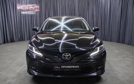 Toyota Camry, 2018 год, 2 400 000 рублей, 2 фотография