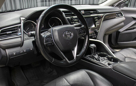 Toyota Camry, 2018 год, 2 400 000 рублей, 15 фотография